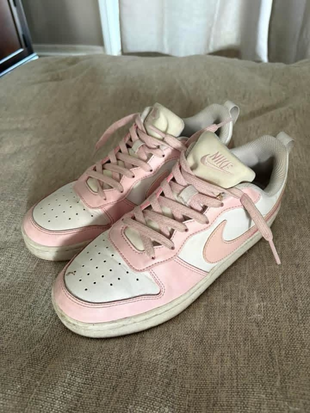Nike Kids Low-Top Sneakers — Light Pink & White